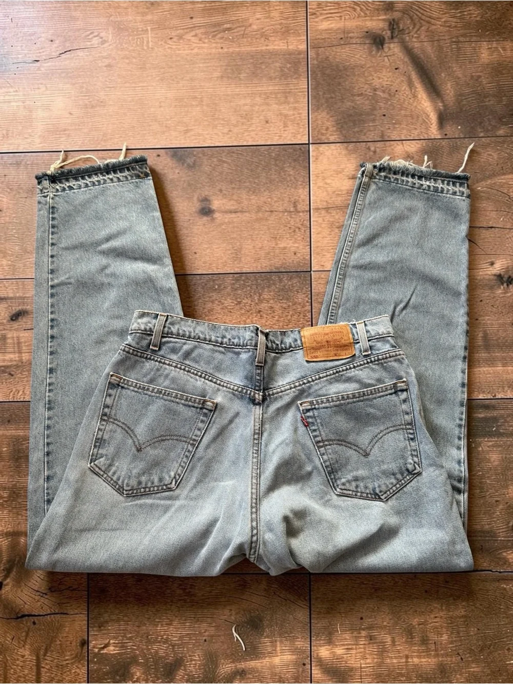 Vintage Levi’s 550 Jeans Mens 36x30 Relaxed Fit Light Wash Distressed Hem